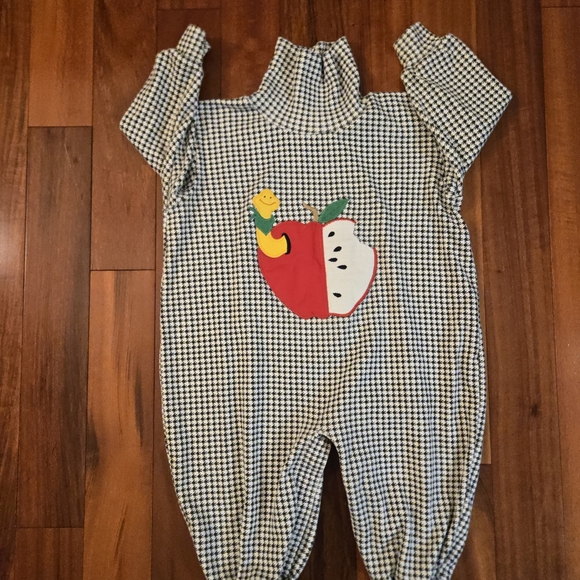 Kelly's Kids Black/white Houndstooth Kids One Piece Romper Apple Design - Picture 12 of 13